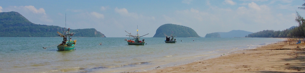 South of Hua Hin, Dolphin Bay (Clay Gilliland)  [flickr.com]  CC BY-SA 
Informazioni sulla licenza disponibili sotto 'Prova delle fonti di immagine'
